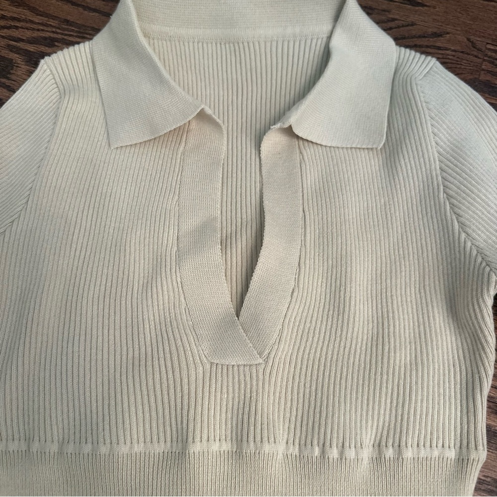 Collared V Neck Sweater Cropped - Picture 3 of 4